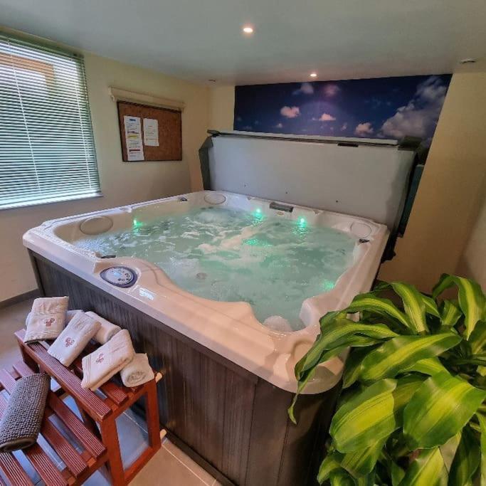 Gite Eglantine 2 A 6 Personnes Avec Spa Et Salle De Jeux Dans La Residence Ventron Exteriör bild